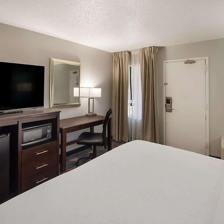 Clarion Pointe Indianapolis Northeast Hotel Castleton Buitenkant foto