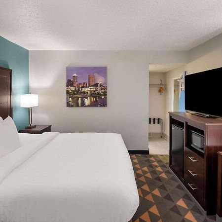 Clarion Pointe Indianapolis Northeast Hotel Castleton Buitenkant foto